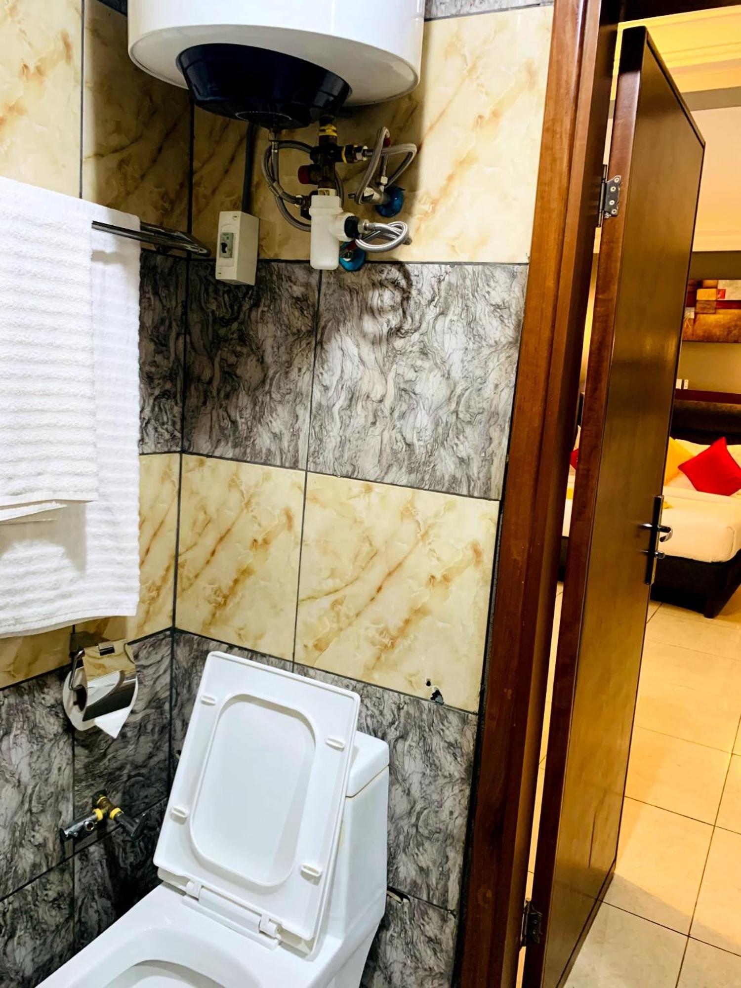 La Rochelle Hotel Yaoundé Exteriör bild
